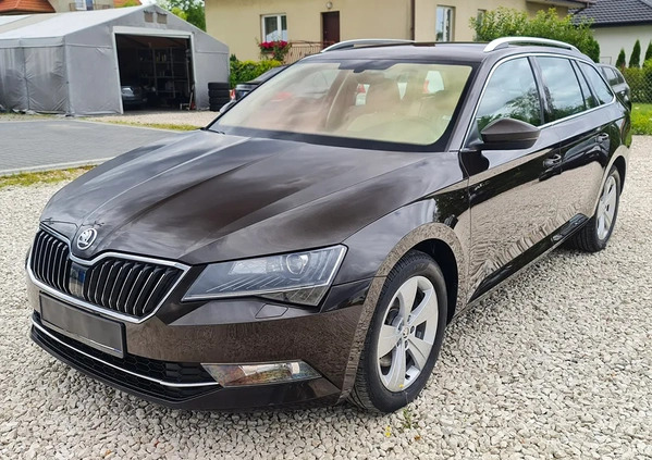 Skoda Superb cena 59900 przebieg: 232700, rok produkcji 2017 z Płock małe 596